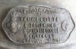 Premiata Fabbrica di terrecotte e tubi in gres Ezio Benocci e fratelli Petroio Provincia di Siena Croce al Merito e Medaglia d'oro